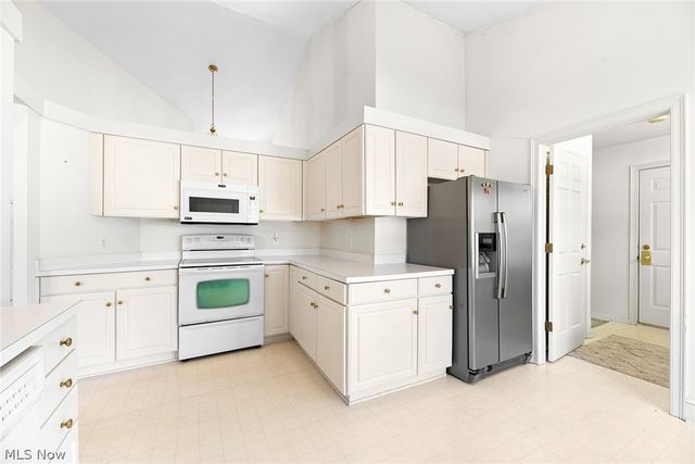 447 Armante Court, Akron, OH 44313