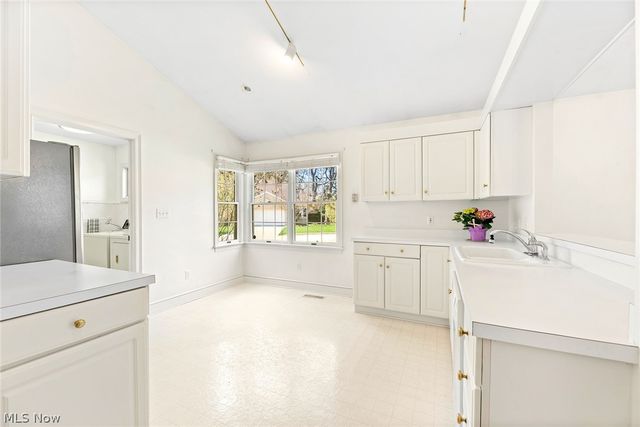 447 Armante Court, Akron, OH 44313