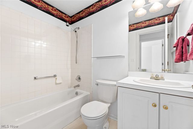 447 Armante Court, Akron, OH 44313