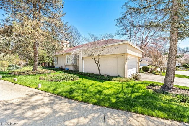 447 Armante Court, Akron, OH 44313