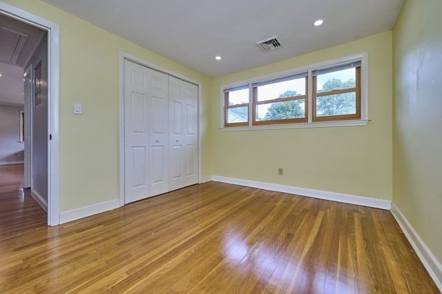 13 Forbes Ave, Burlington, MA 01803
