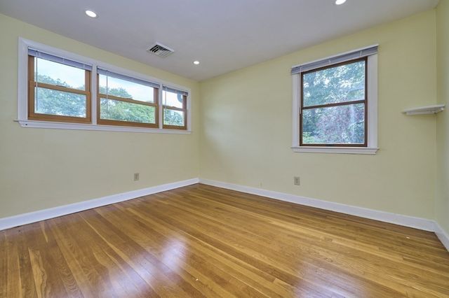 13 Forbes Ave, Burlington, MA 01803