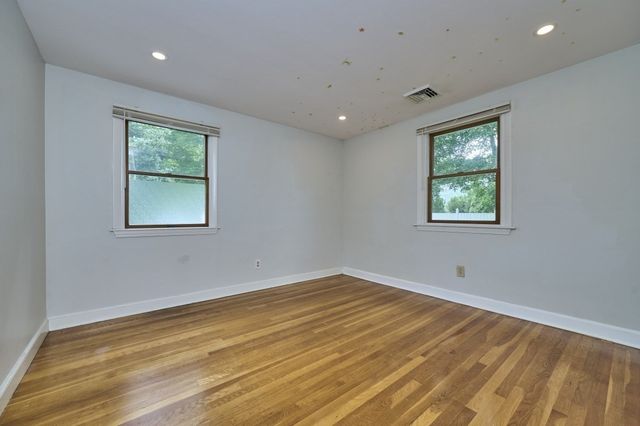 13 Forbes Ave, Burlington, MA 01803