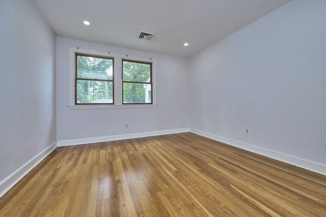 13 Forbes Ave, Burlington, MA 01803