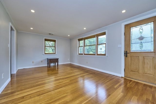 13 Forbes Ave, Burlington, MA 01803