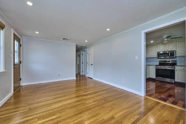 13 Forbes Ave, Burlington, MA 01803