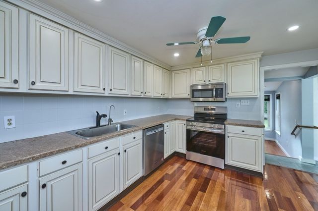 13 Forbes Ave, Burlington, MA 01803