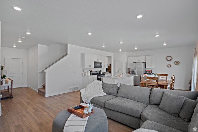 452 N COMMODORE LN, Saratoga Springs, UT 84045