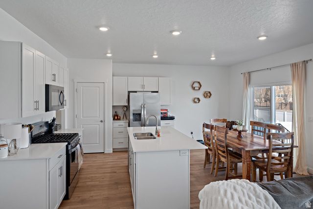 452 N COMMODORE LN, Saratoga Springs, UT 84045