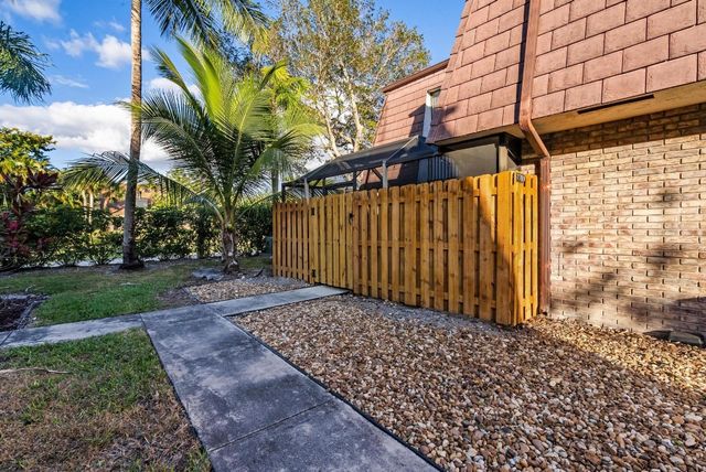 7780 Courtyard Run, Boca Raton, FL 33433