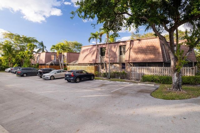 7780 Courtyard Run, Boca Raton, FL 33433