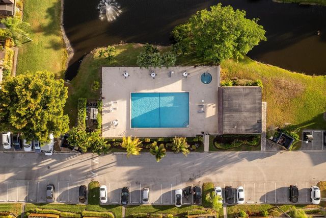 7780 Courtyard Run, Boca Raton, FL 33433