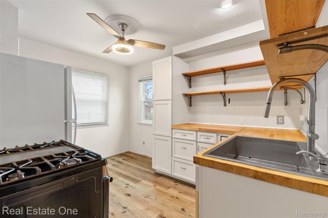 863 Harrison Boulevard, Lincoln Park, MI 48146