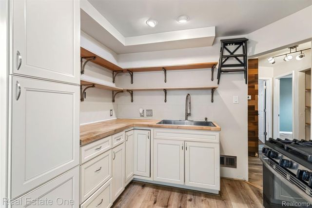 863 Harrison Boulevard, Lincoln Park, MI 48146