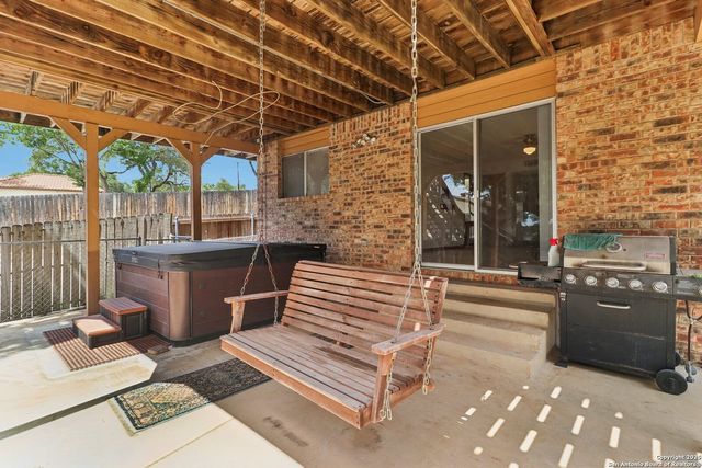 1551 Pebble Beach, Lakehills, TX 78063