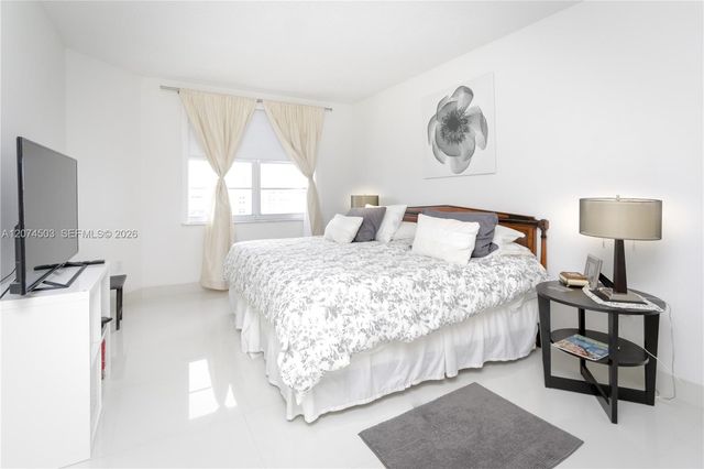 1985 S Ocean Drive 17K, Hallandale Beach, FL 33009