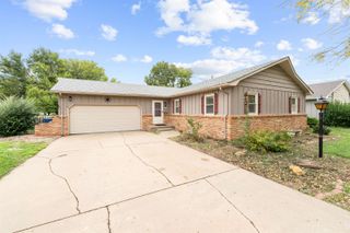 1307 Parkwood Dr, Salina, KS 67401