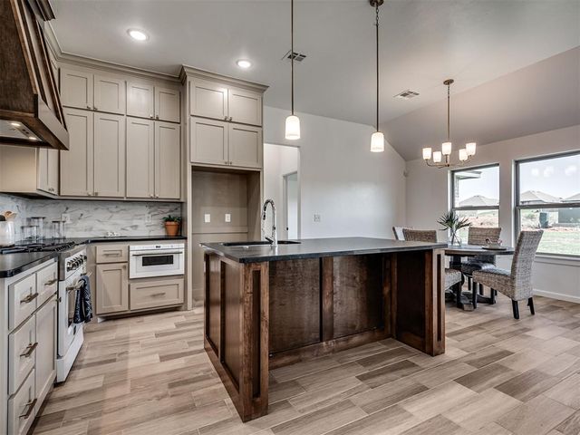 1113 Wisteria Way, Noble, OK 73068