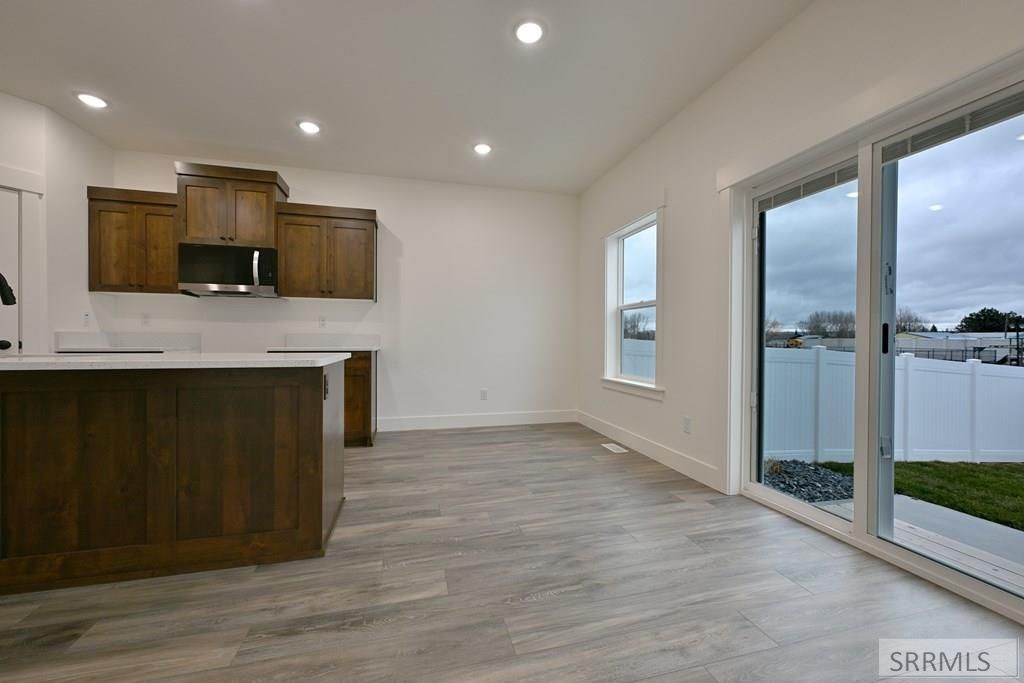 Image 7 of property listing at 4612 Lanai Court, Ammon, ID 83406