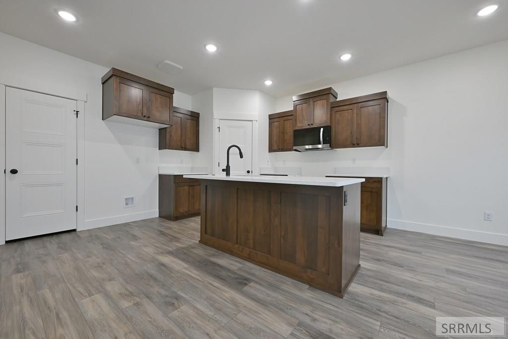 Image 9 of property listing at 4612 Lanai Court, Ammon, ID 83406