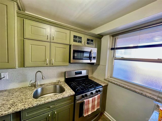 35-31 85 Street 8L, Jackson Heights, NY 11372