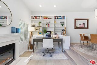 514 S Barrington Avenue 104, Los Angeles, CA 90049