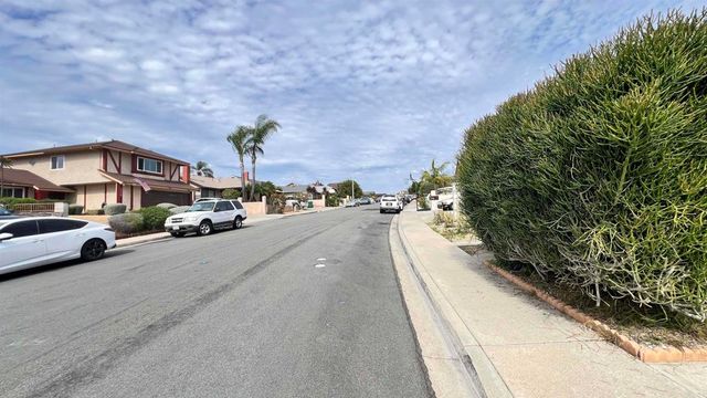 1735 Plaza Crest Ridge Road, San Diego, CA 92114