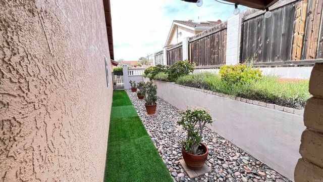 1735 Plaza Crest Ridge Road, San Diego, CA 92114