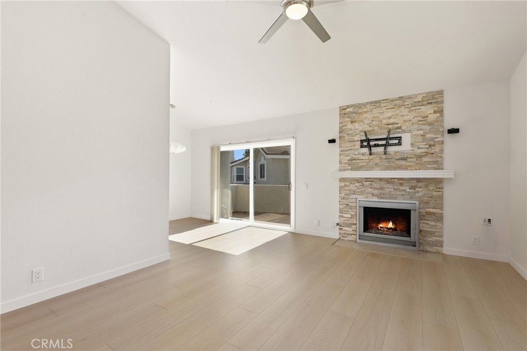 549 N Springbrook N, Irvine, CA 92614 — photo 5