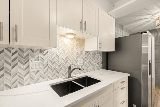 7815 Douglas Avenue 305, Urbandale, IA 50322