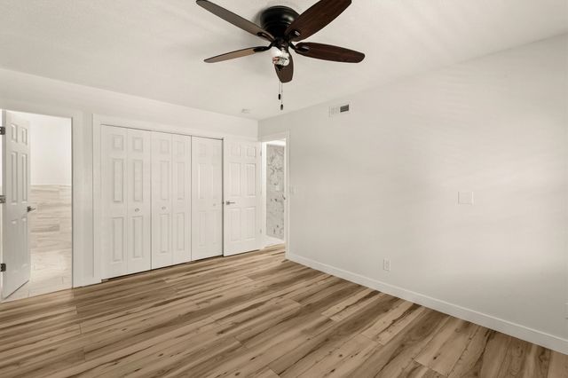 7815 Douglas Avenue 305, Urbandale, IA 50322