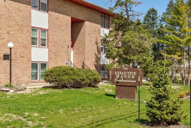 7815 Douglas Avenue 305, Urbandale, IA 50322