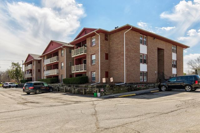 7815 Douglas Avenue 305, Urbandale, IA 50322