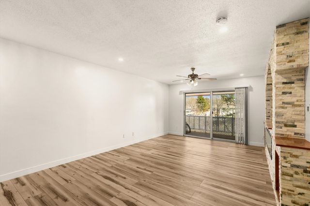 7815 Douglas Avenue 305, Urbandale, IA 50322