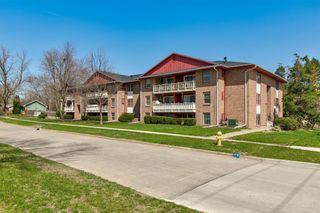 7815 Douglas Avenue 305, Urbandale, IA 50322