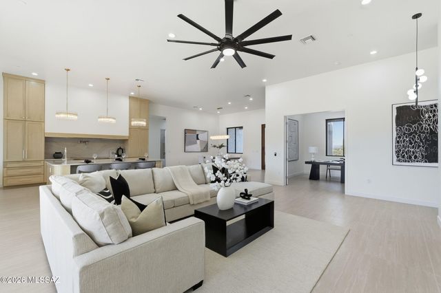 2537 N Lloyd Bush Drive, Tucson, AZ 85745