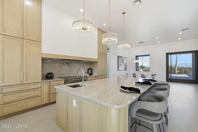 2537 N Lloyd Bush Drive, Tucson, AZ 85745