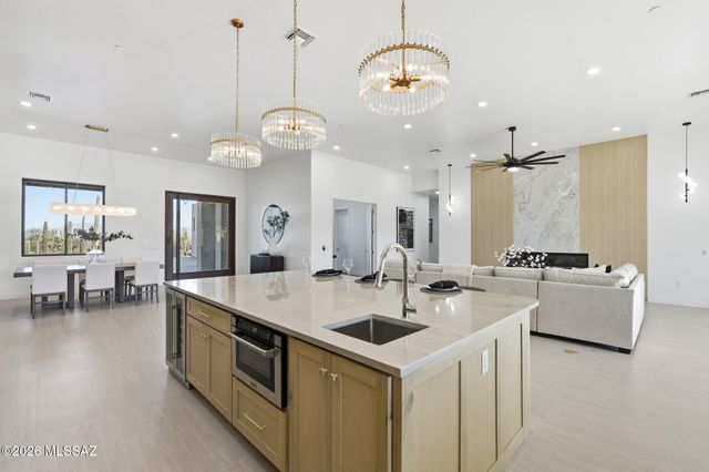 2537 N Lloyd Bush Drive, Tucson, AZ 85745