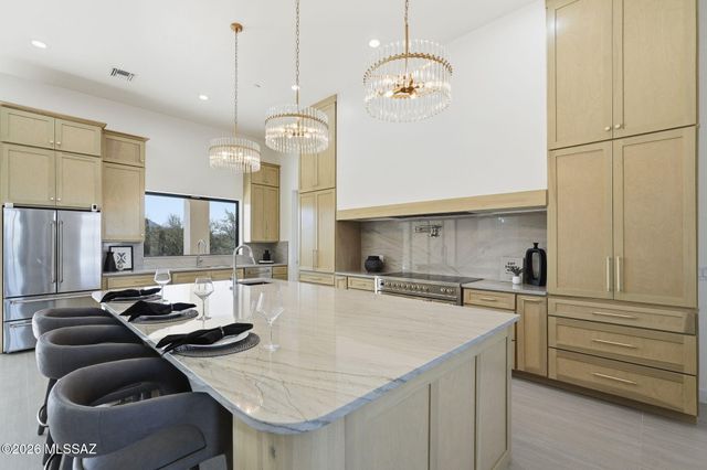 2537 N Lloyd Bush Drive, Tucson, AZ 85745