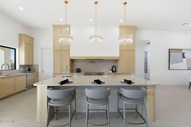 2537 N Lloyd Bush Drive, Tucson, AZ 85745