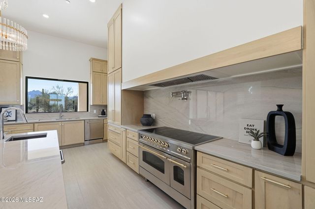 2537 N Lloyd Bush Drive, Tucson, AZ 85745