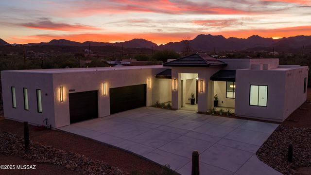 2537 N Lloyd Bush Drive, Tucson, AZ 85745