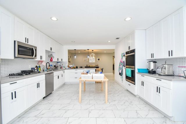 7518 Teal Run Drive, Houston, TX 77071