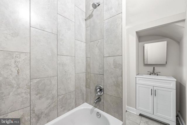 1927 SAINT PAUL ST, Baltimore, MD 21218