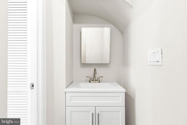 1927 SAINT PAUL ST, Baltimore, MD 21218