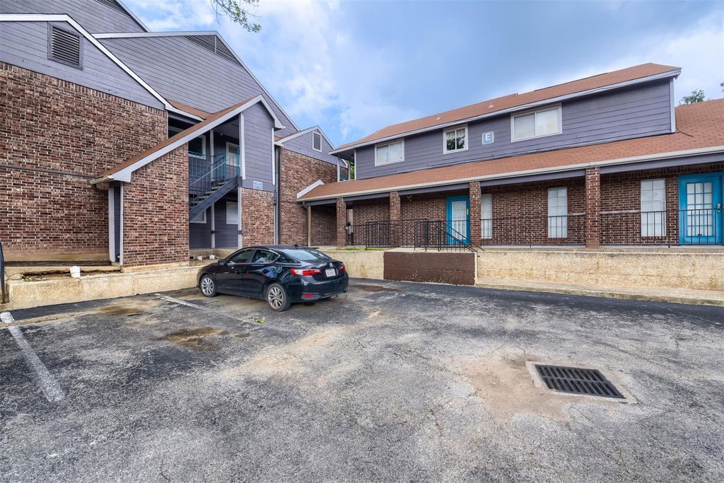 1840 Burton DR 144, Austin, TX 78741