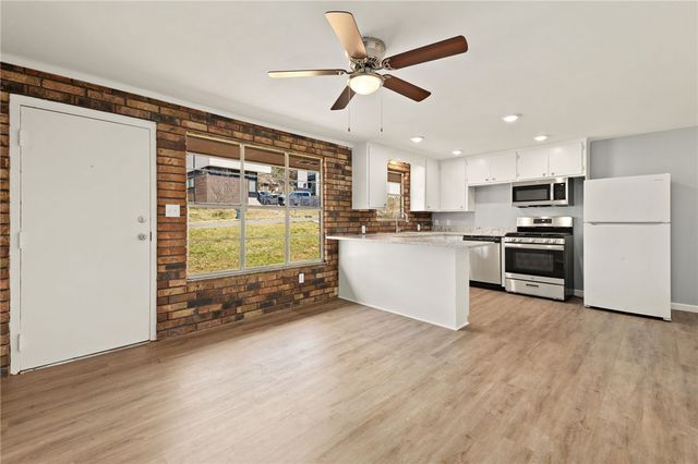 725 W Stone Street B, Fayetteville, AR 72701