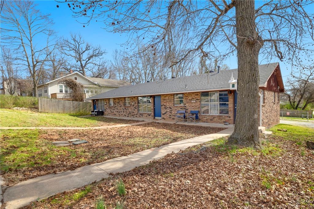 725 W Stone Street B, Fayetteville, AR 72701