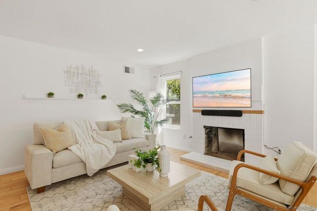17876 Aguamiel, San Diego, CA 92127