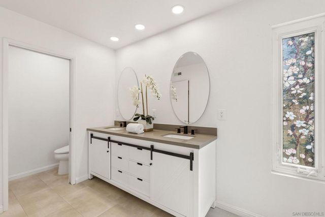 17876 Aguamiel, San Diego, CA 92127